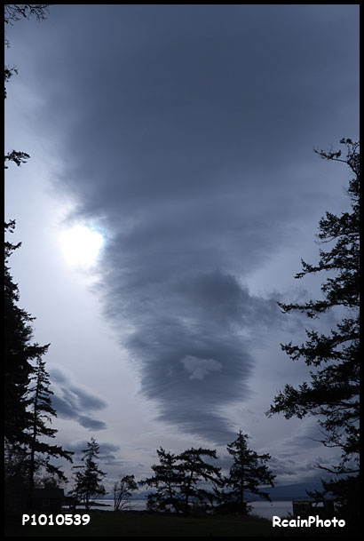 P1010539-strange-clouds
