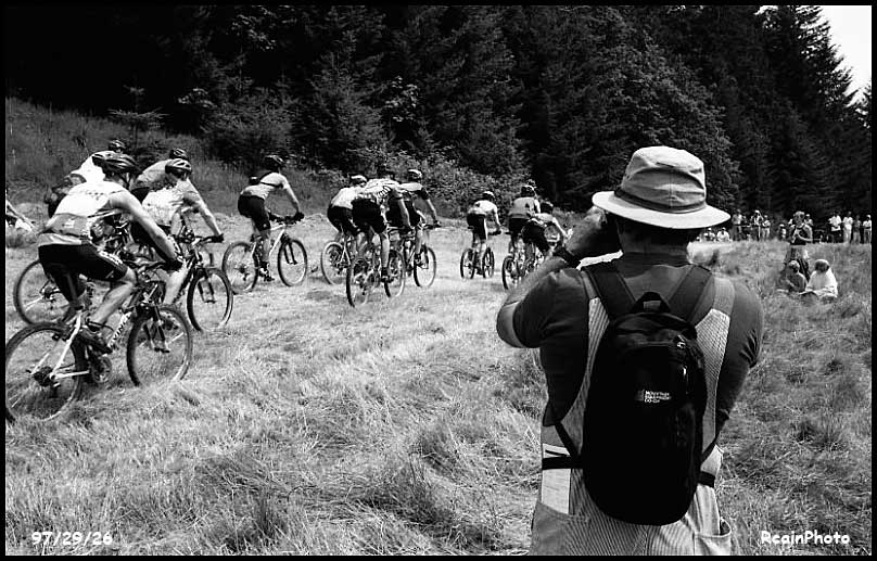 972926-leigh-photographs-bike-race